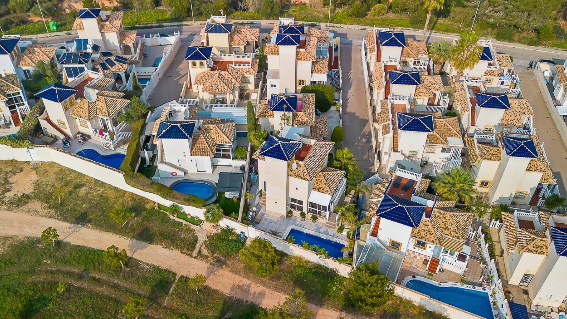 Reventa - Chalets -
Orihuela Costa - Playa Flamenca