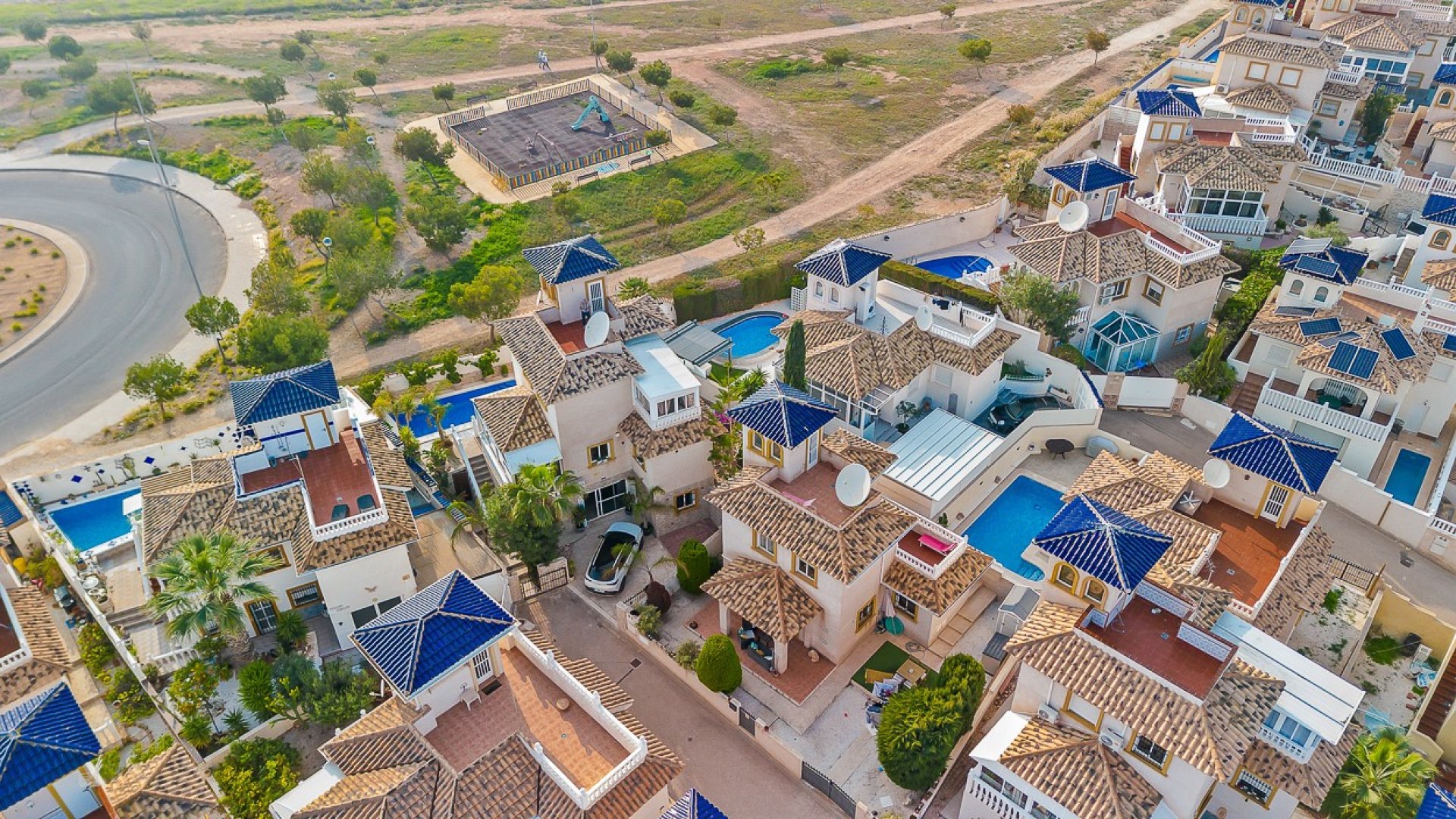 Reventa - Chalets -
Orihuela Costa - Playa Flamenca