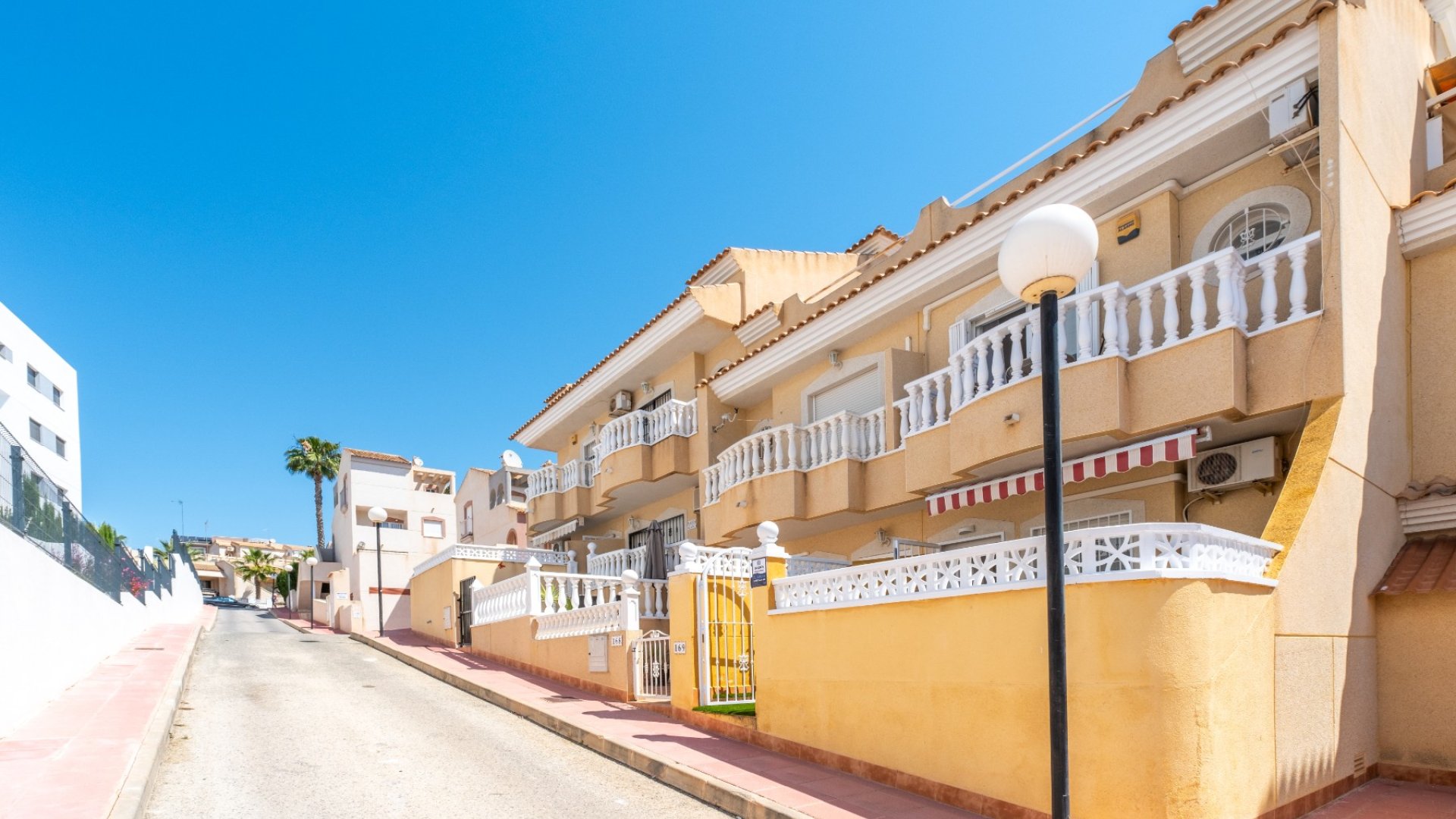 Reventa - Chalets -
Orihuela Costa - Villamartín