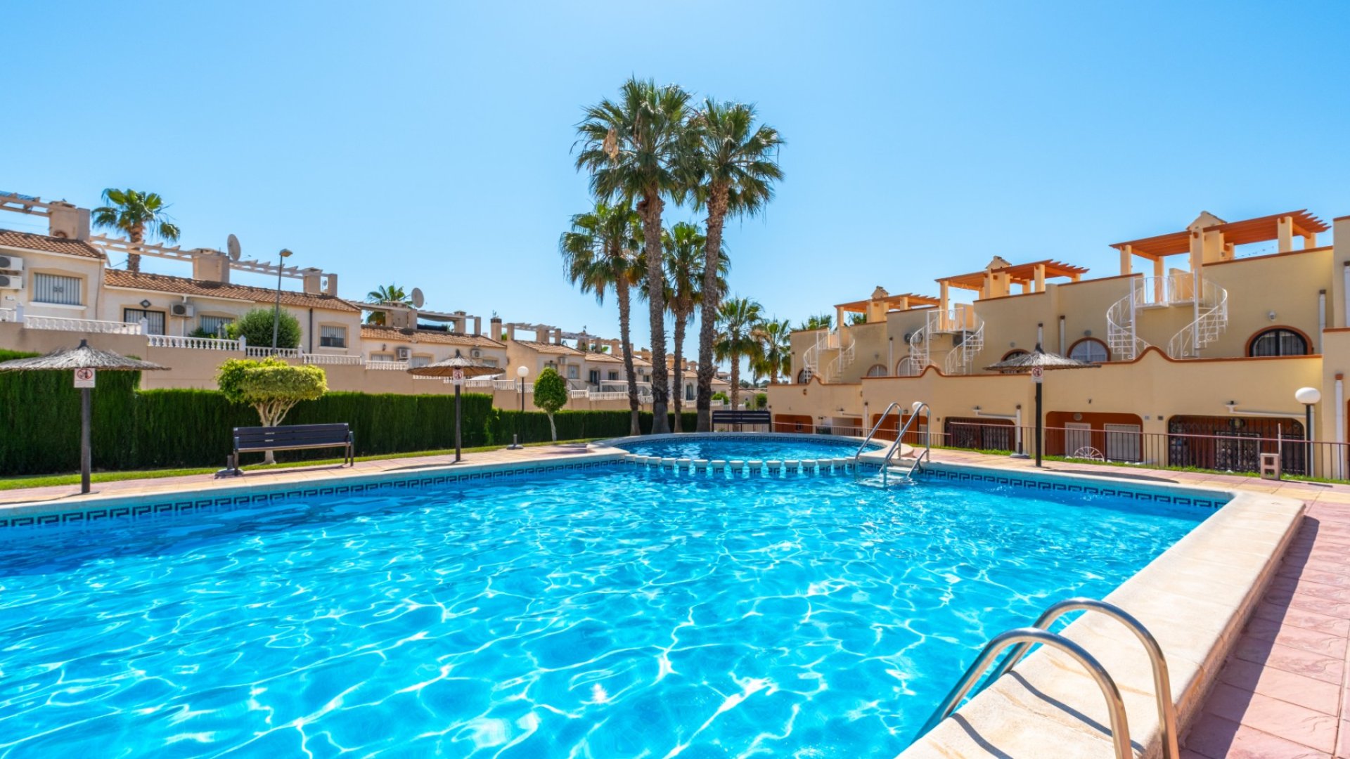 Reventa - Chalets -
Orihuela Costa - Villamartín