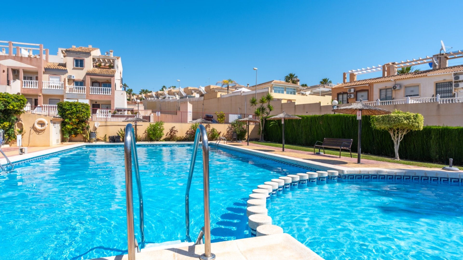 Reventa - Chalets -
Orihuela Costa - Villamartín
