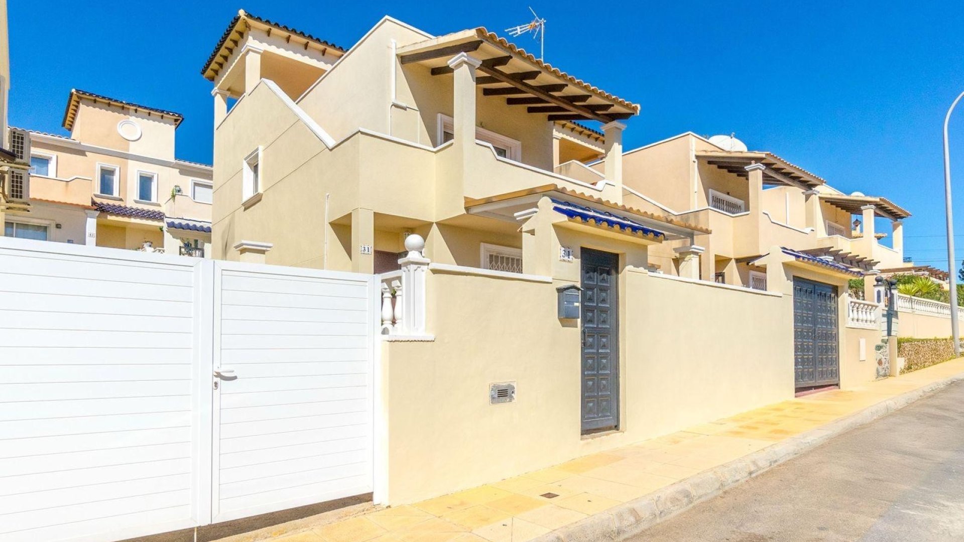 Reventa - Chalets -
Orihuela Costa - Villamartín