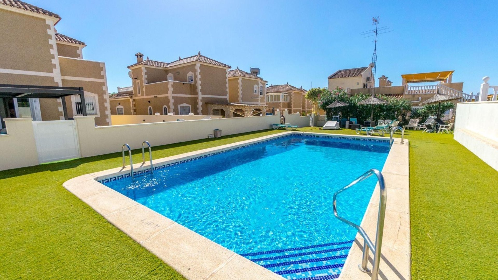 Reventa - Chalets -
Orihuela Costa - Villamartín