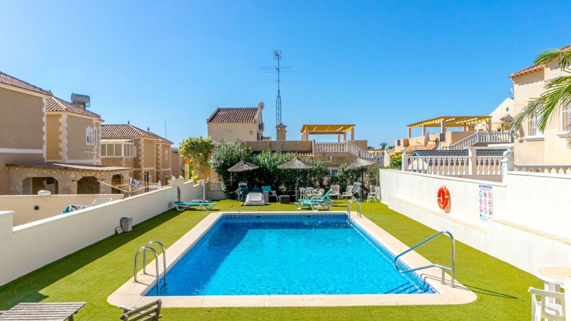 Reventa - Chalets -
Orihuela Costa - Villamartín