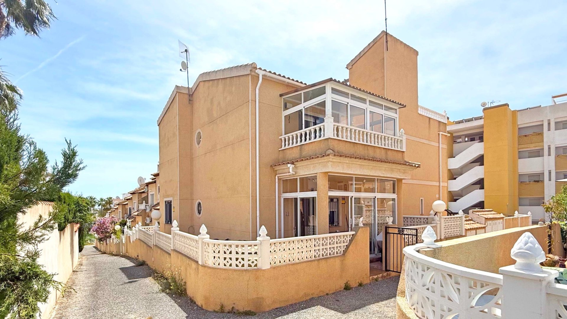 Reventa - Chalets -
Orihuela Costa - Villamartín
