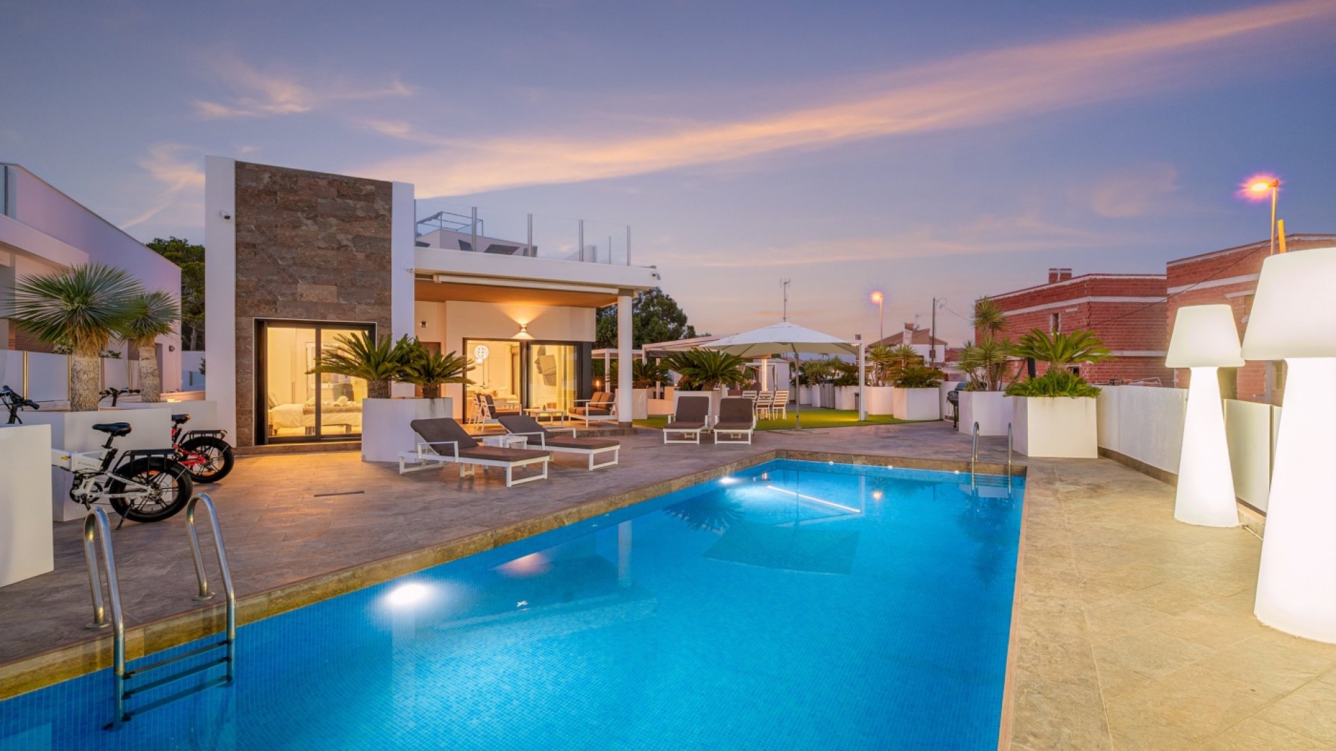 Reventa - Chalets -
Orihuela Costa - Villamartín