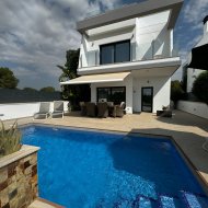 Reventa - Chalets -
Pilar de la Horadada