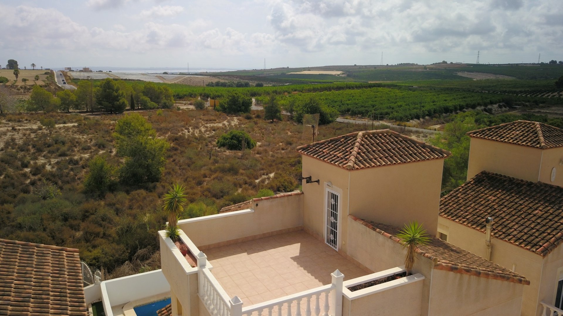 Reventa - Chalets -
San Miguel de Salinas - Lake View Mansions