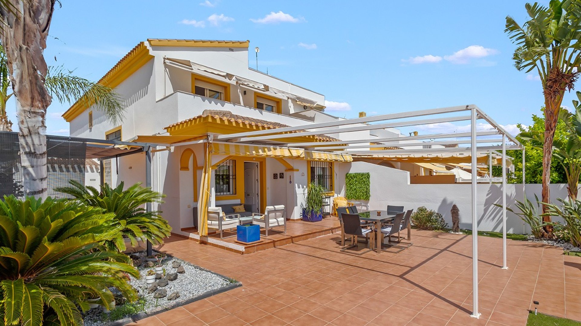 Reventa - Chalets -
Torre de la Horadada - Pueblo Latino