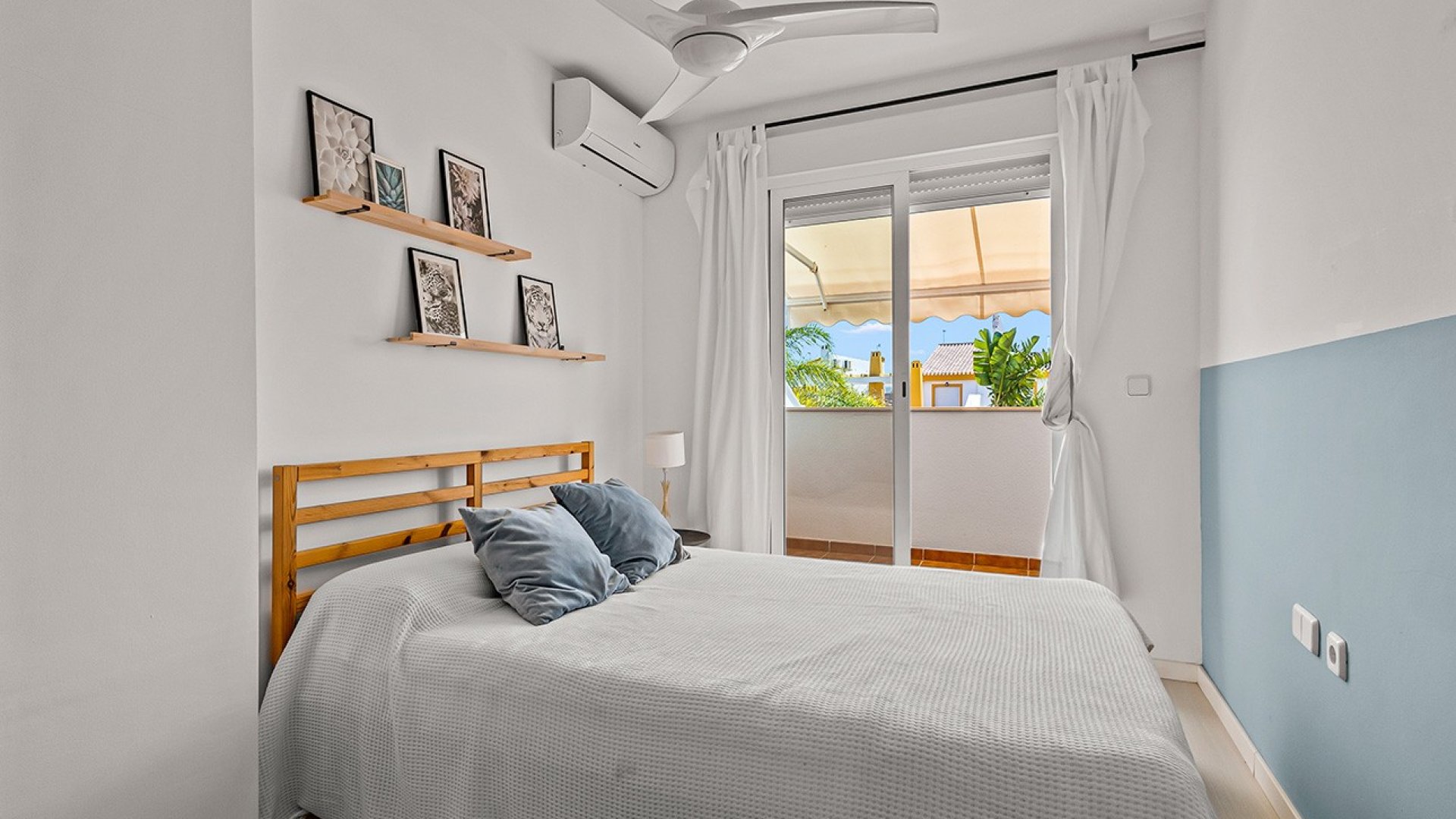 Reventa - Chalets -
Torre de la Horadada - Pueblo Latino