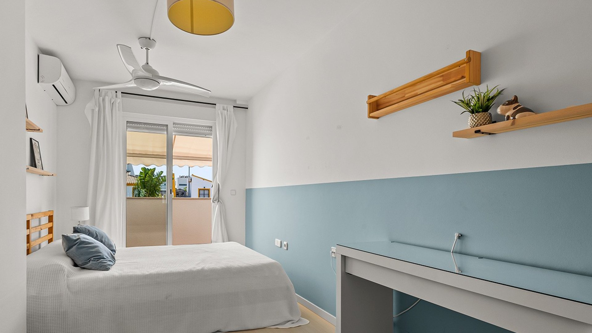 Reventa - Chalets -
Torre de la Horadada - Pueblo Latino