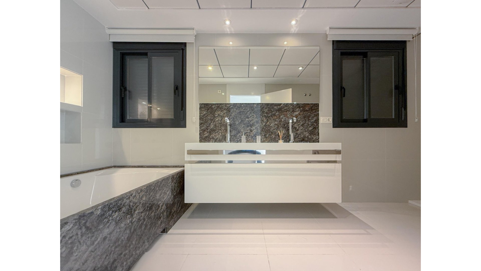 Reventa - Chalets -
Torrevieja - La veleta
