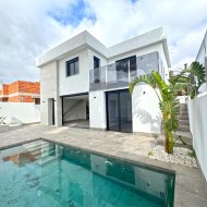 Reventa - Chalets -
Torrevieja - Los Balcones