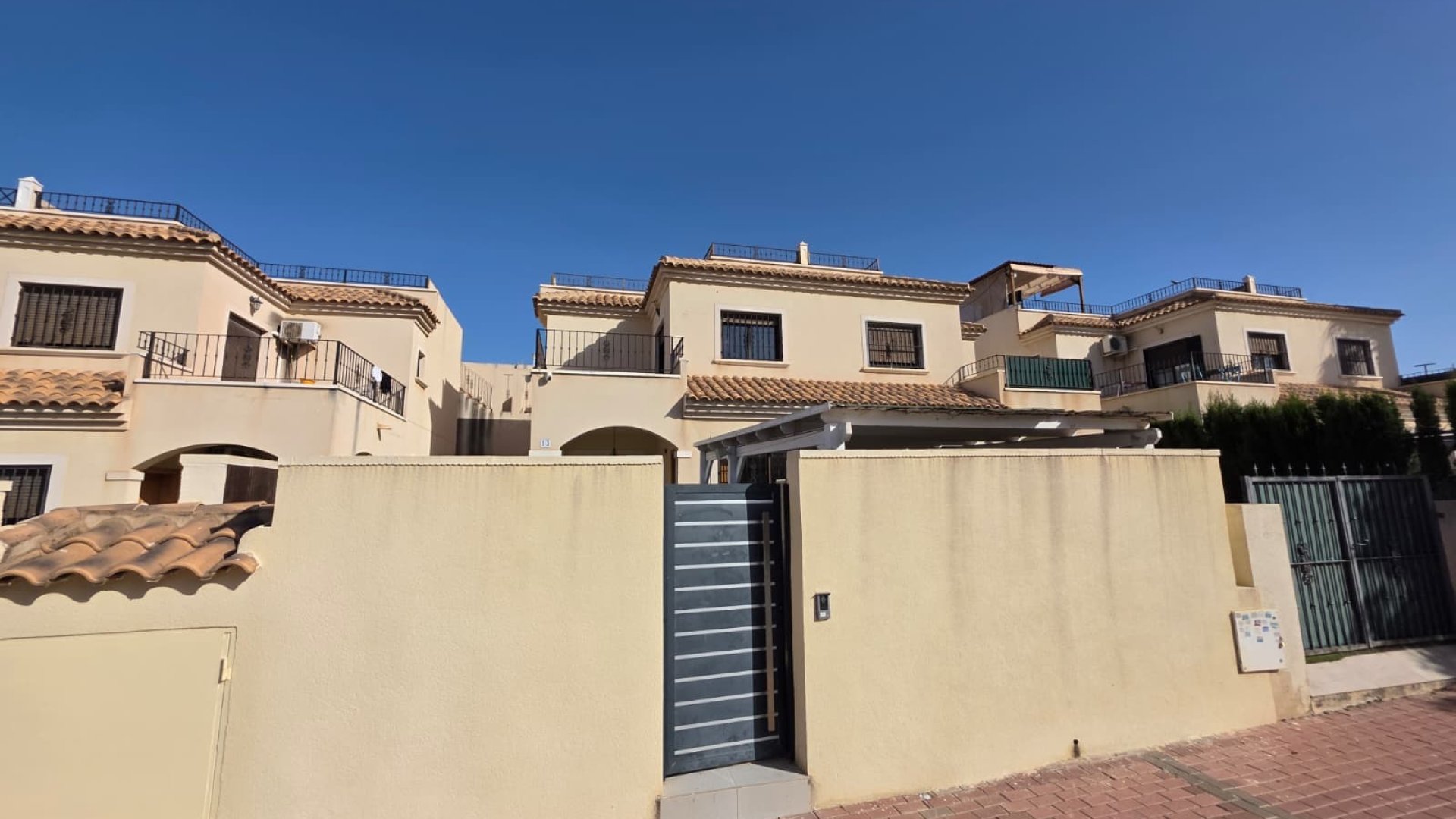 Reventa - Chalets -
Torrevieja - Sector 25