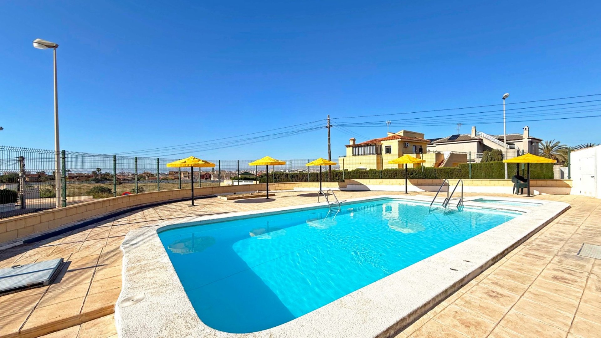 Reventa - Chalets -
Torrevieja - Torrelamata - La Mata