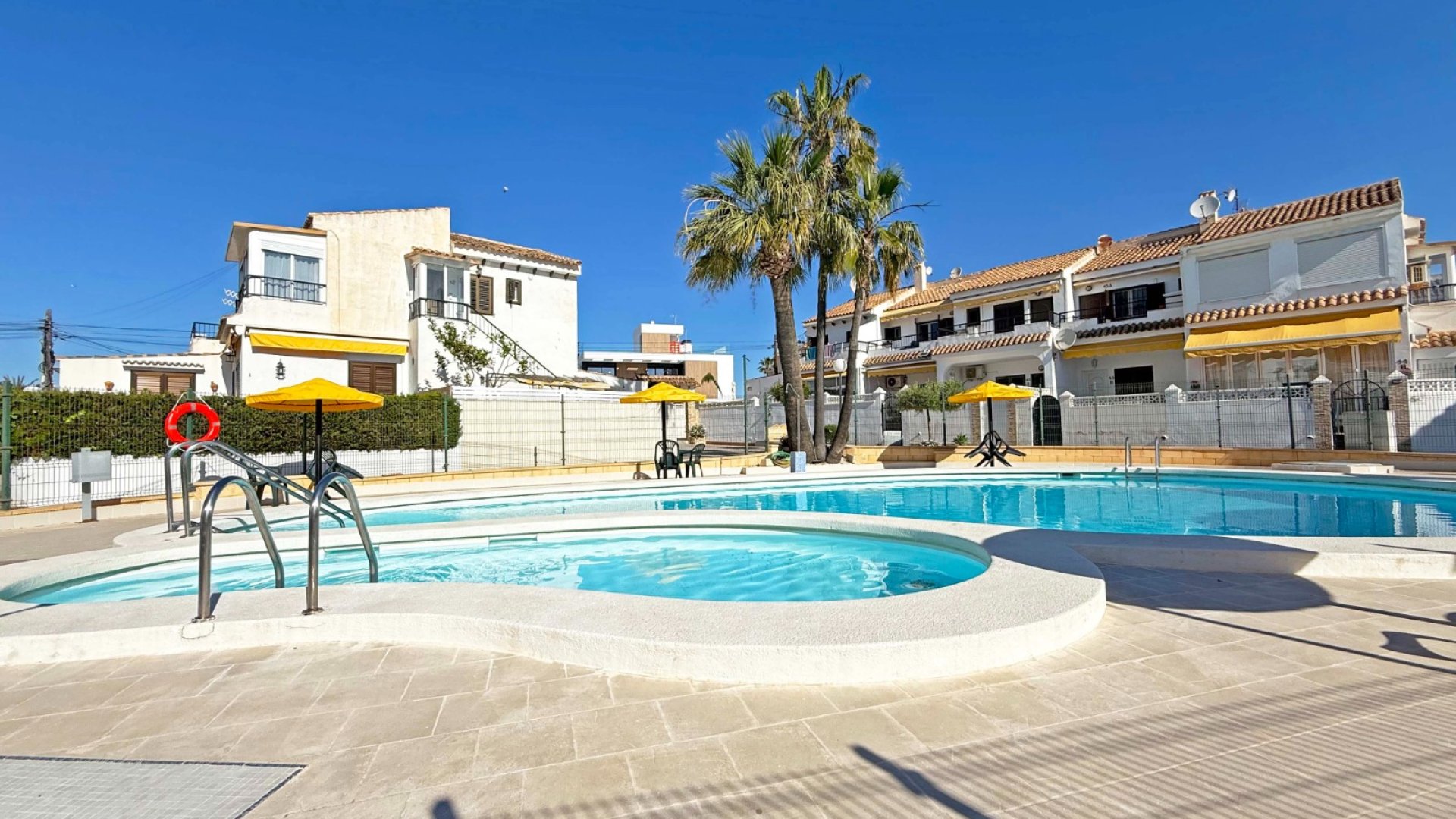 Reventa - Chalets -
Torrevieja - Torrelamata - La Mata