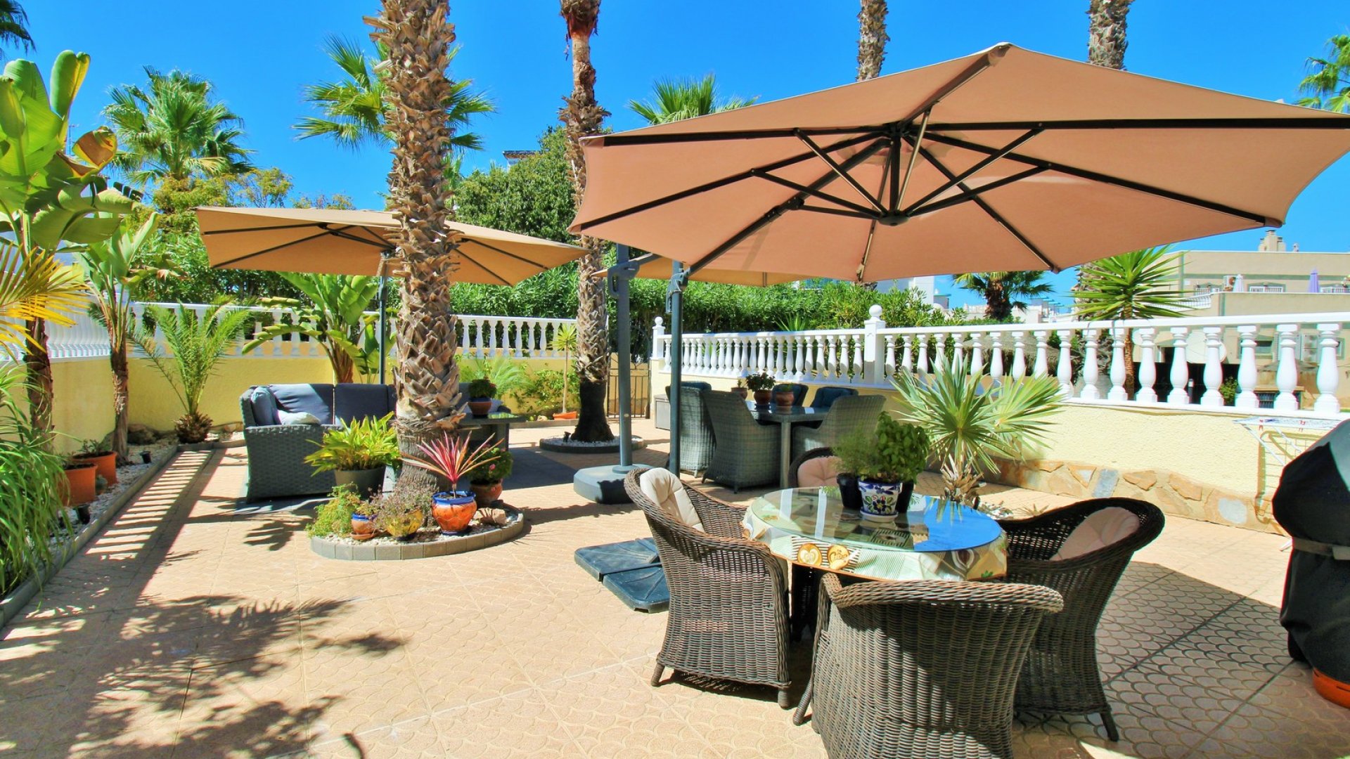 Reventa - Chalets -
Villamartín - Las Violetas