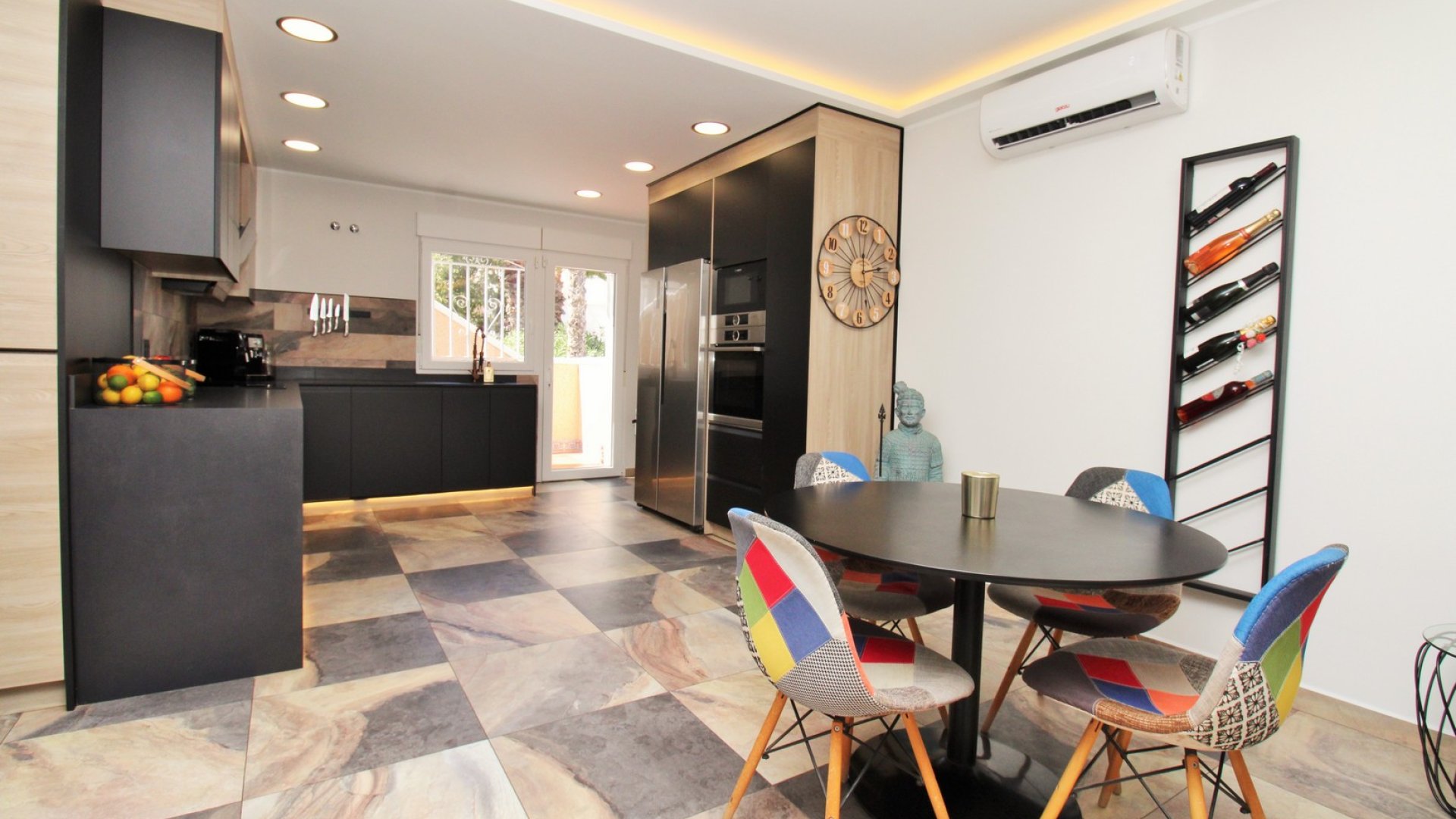 Reventa - Chalets -
Villamartín - Las Violetas