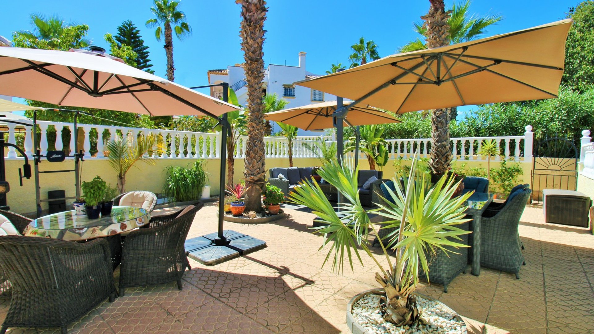 Reventa - Chalets -
Villamartín - Las Violetas