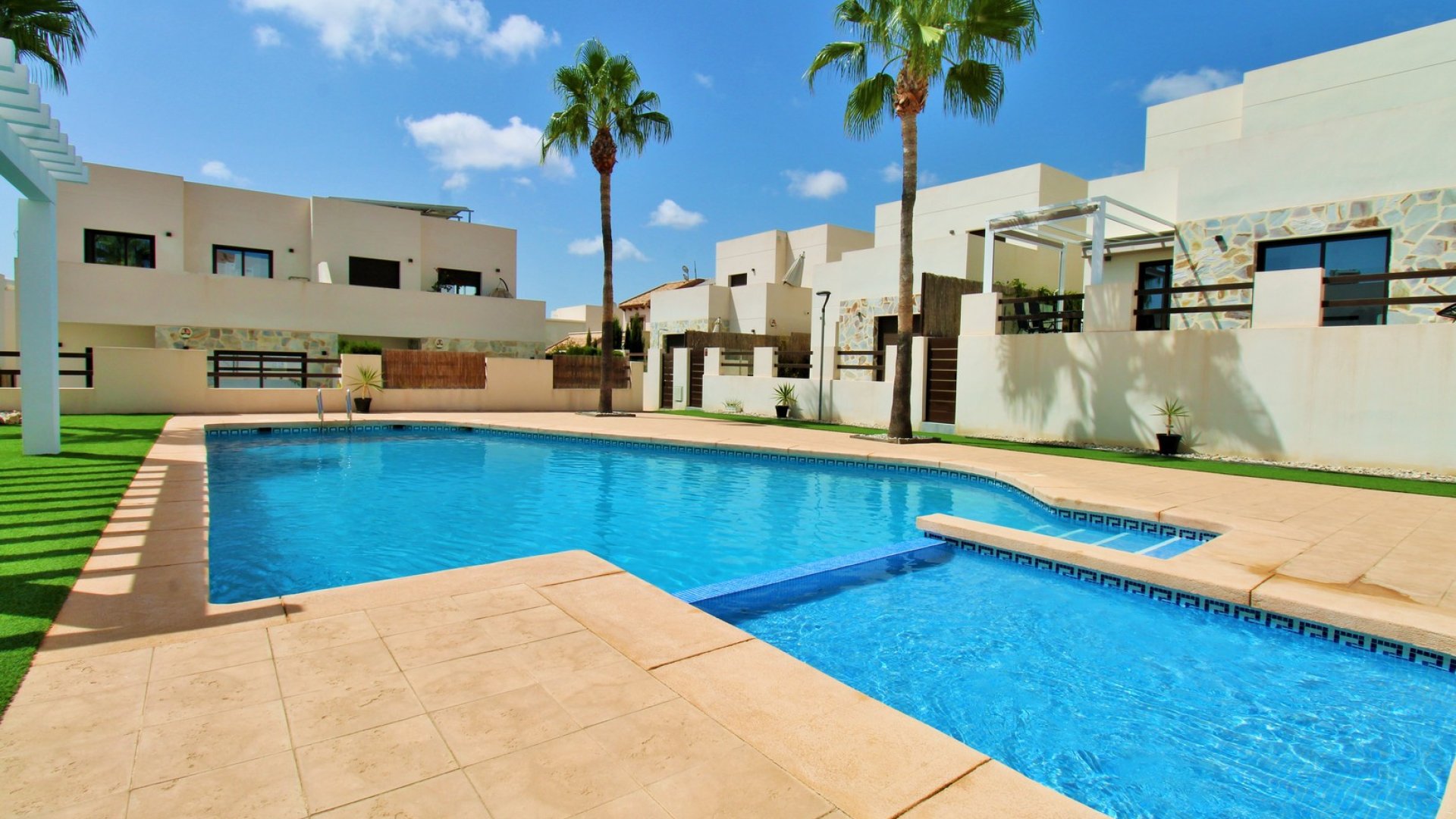Reventa - Chalets -
Villamartín - PAU 8