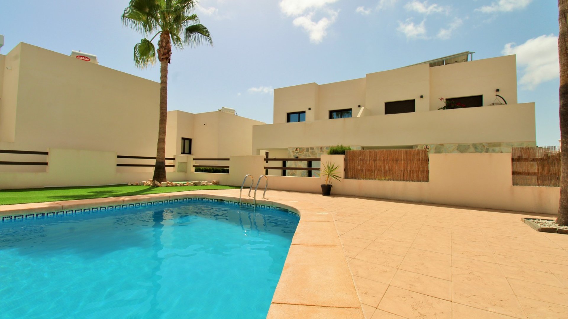 Reventa - Chalets -
Villamartín - PAU 8