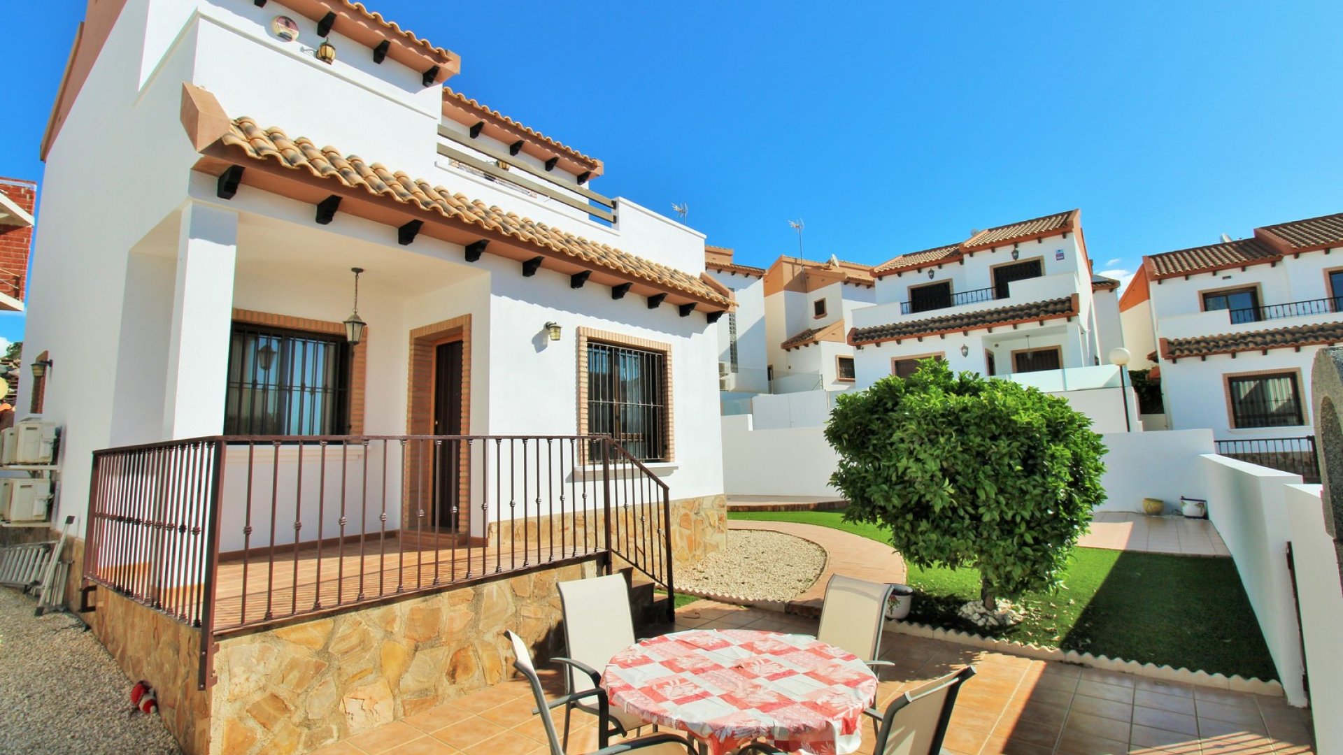 Reventa - Chalets -
Villamartín - PAU 8