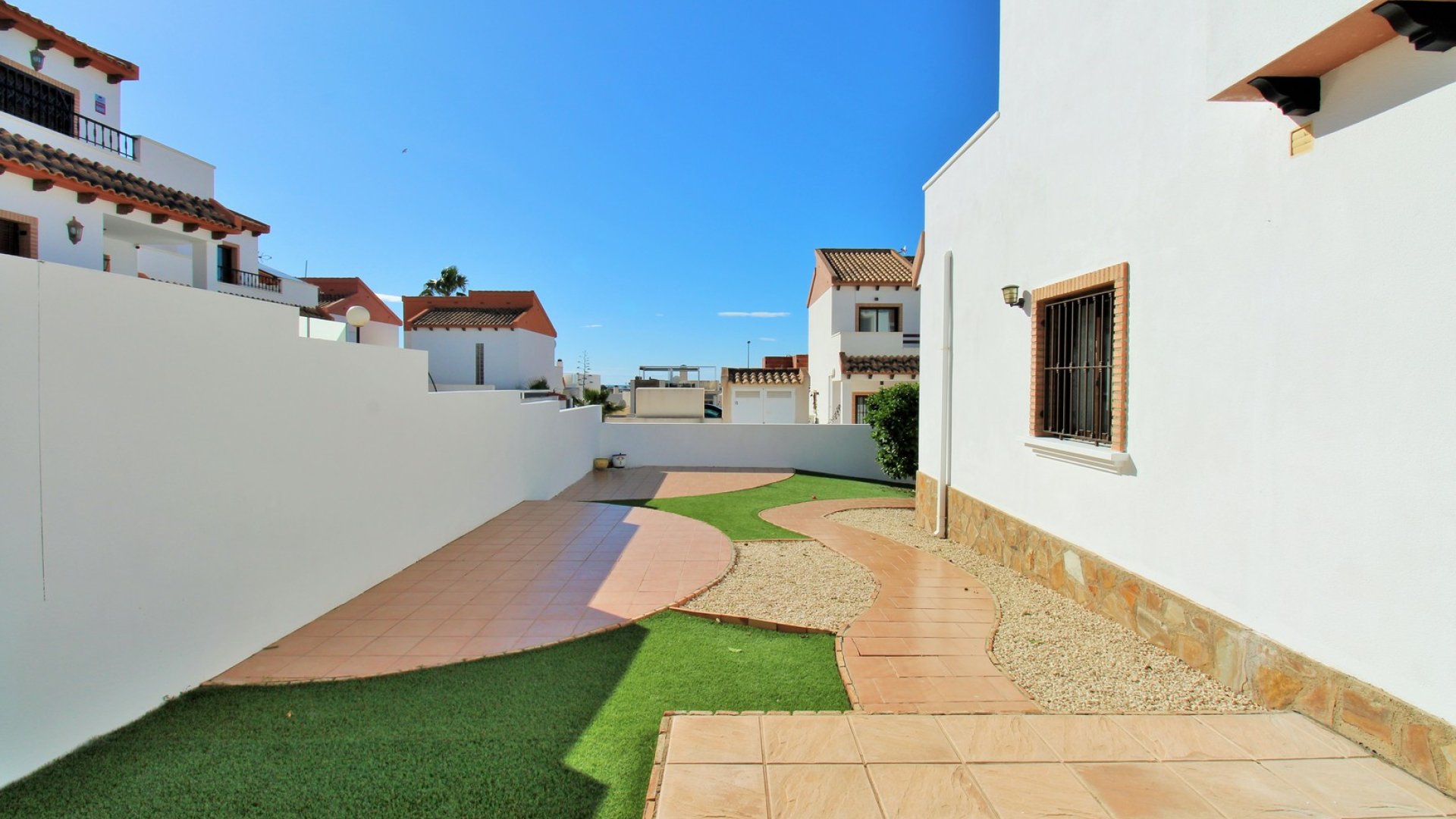 Reventa - Chalets -
Villamartín - PAU 8