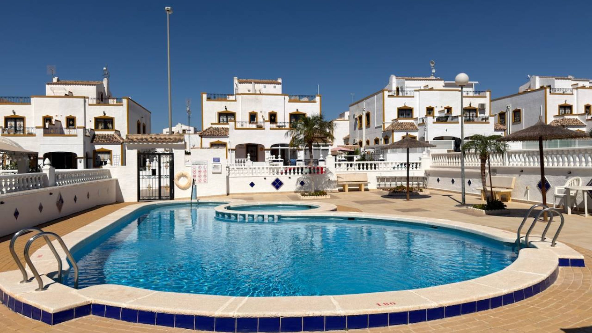 Reventa - Chalets -
Vistabella