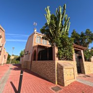 Reventa - Terraced house / Townhouse -
Torrevieja - El Acequión - Los Náufragos