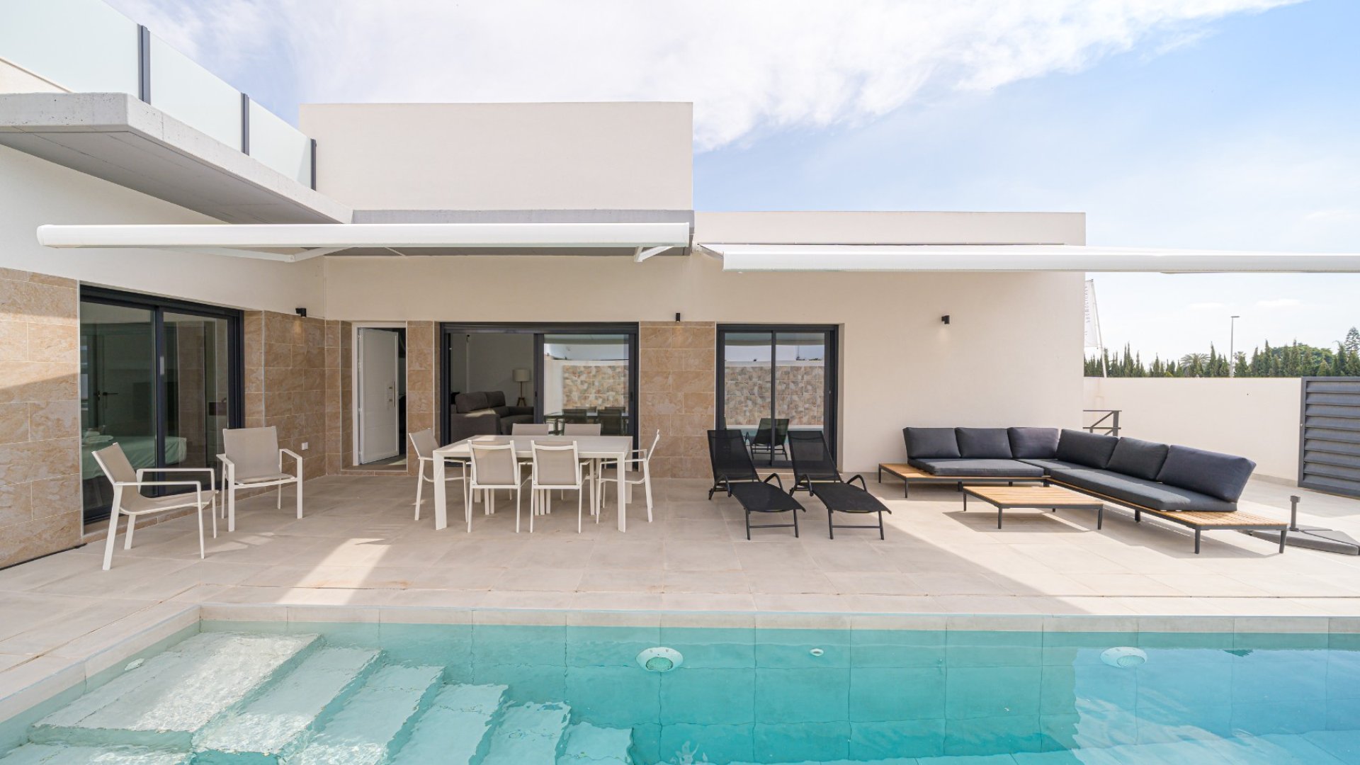 Revente - House - Semi-Detached House -
Daya Nueva