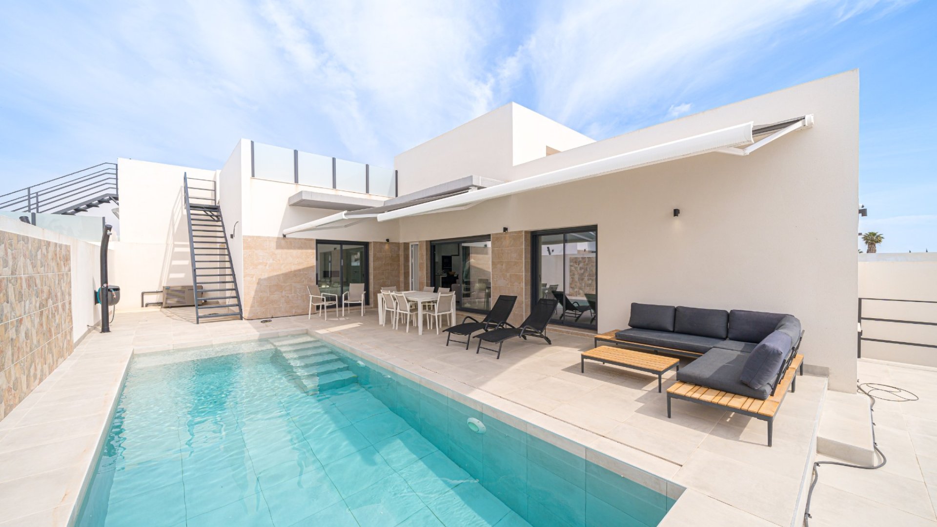 Revente - House - Semi-Detached House -
Daya Nueva