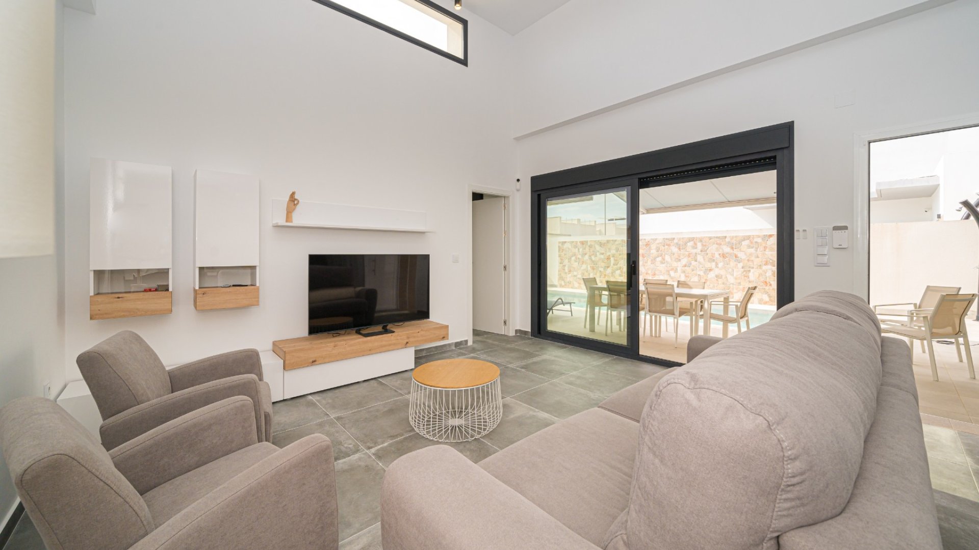 Revente - House - Semi-Detached House -
Daya Nueva