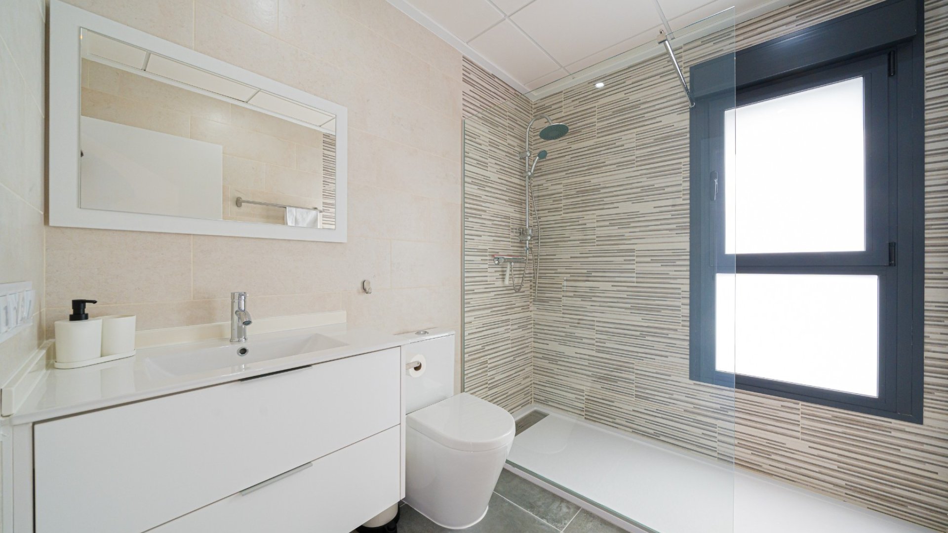 Revente - House - Semi-Detached House -
Daya Nueva