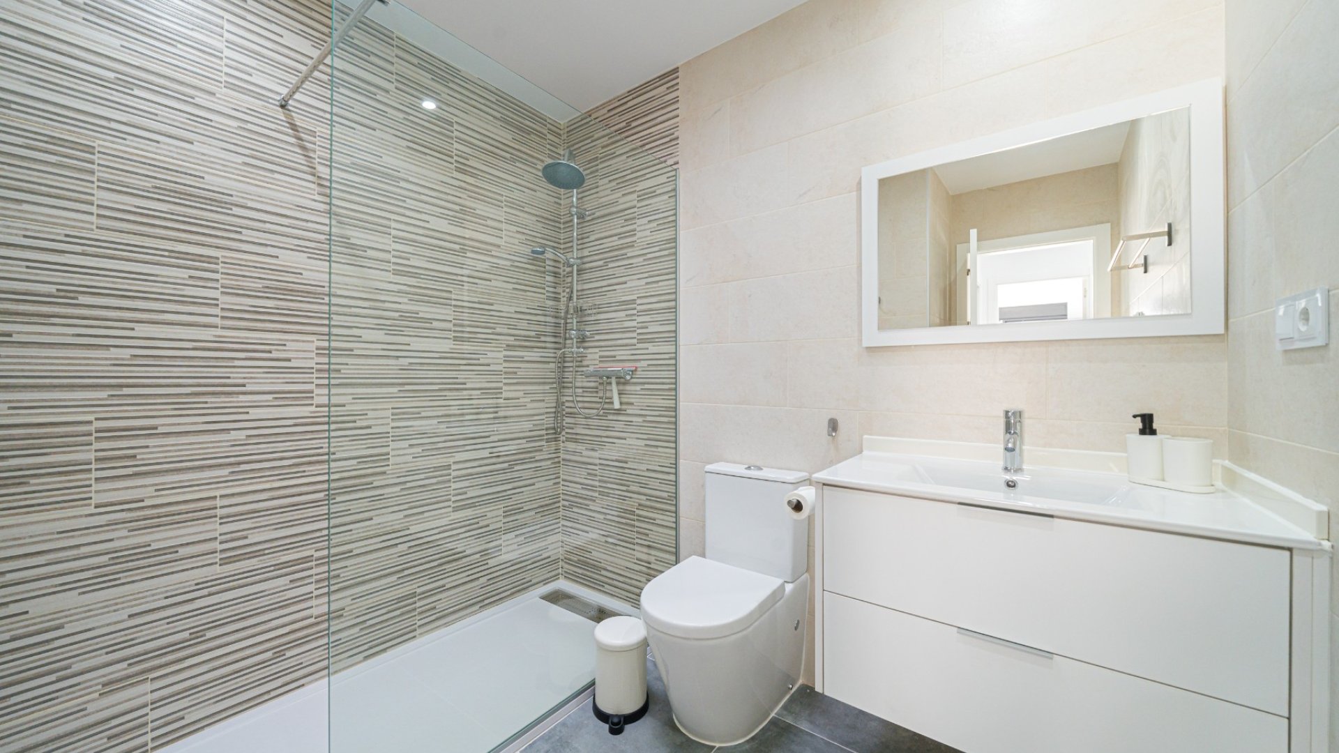 Revente - House - Semi-Detached House -
Daya Nueva