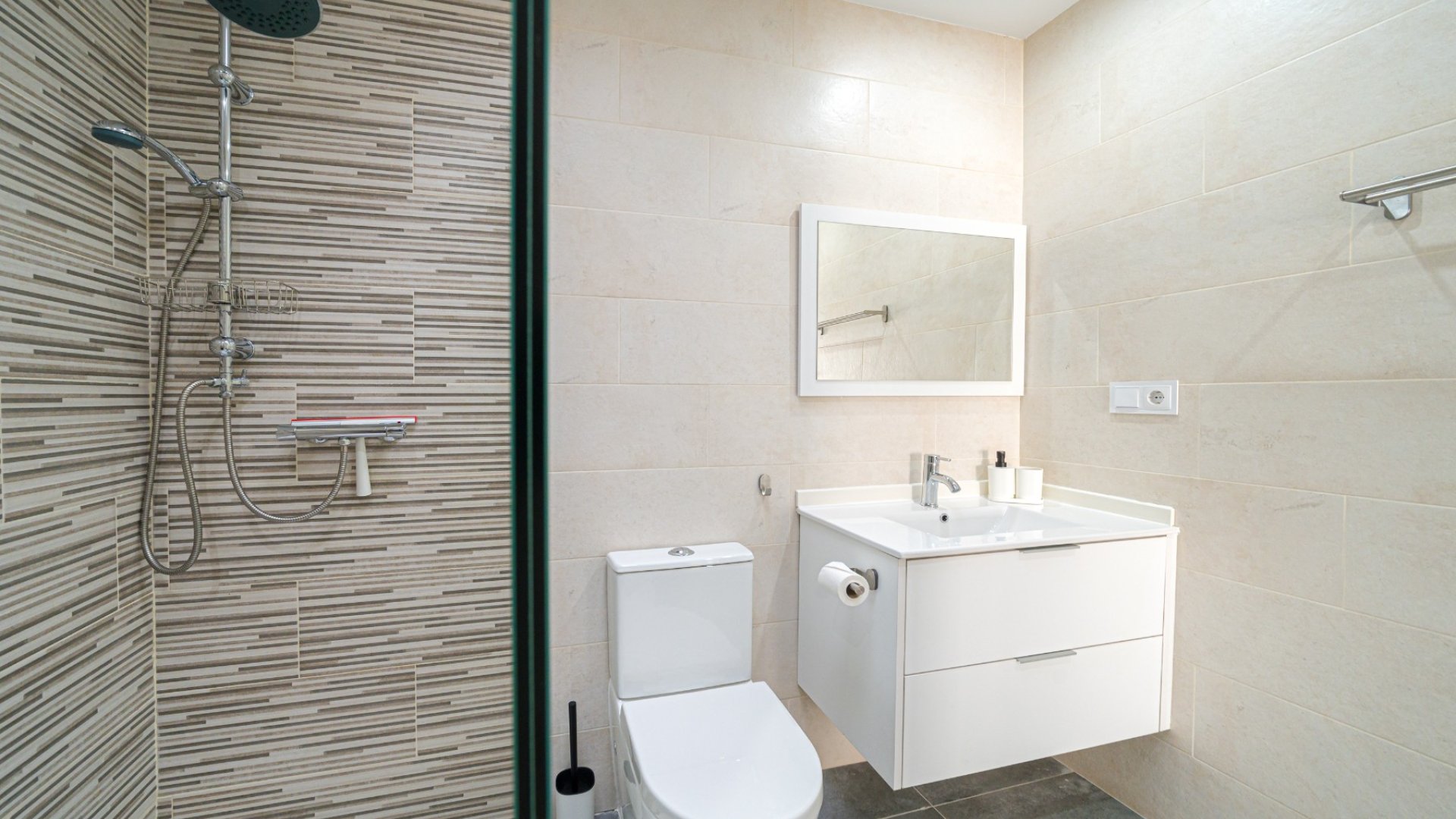 Revente - House - Semi-Detached House -
Daya Nueva