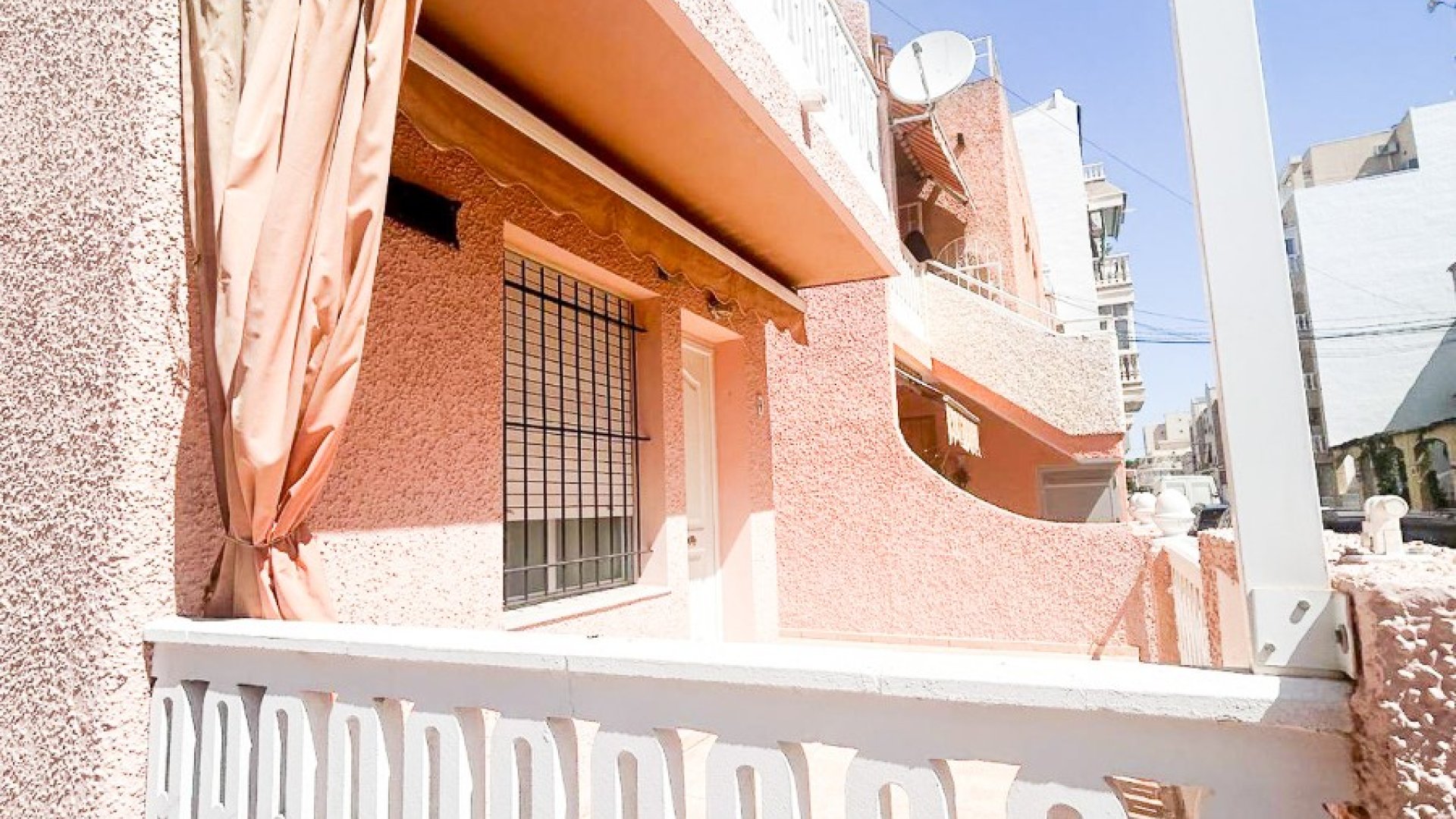 Revente - Maison de ville -
Torrevieja - Center