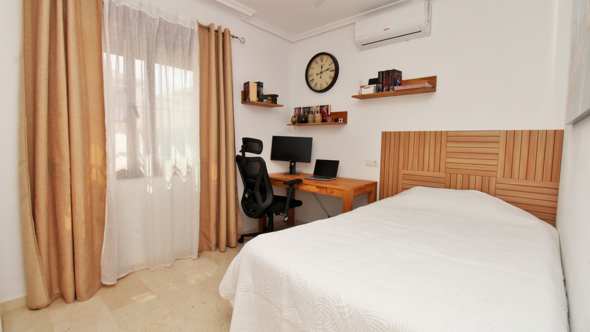 Revente - Maison de ville -
Villamartín - PAU 8