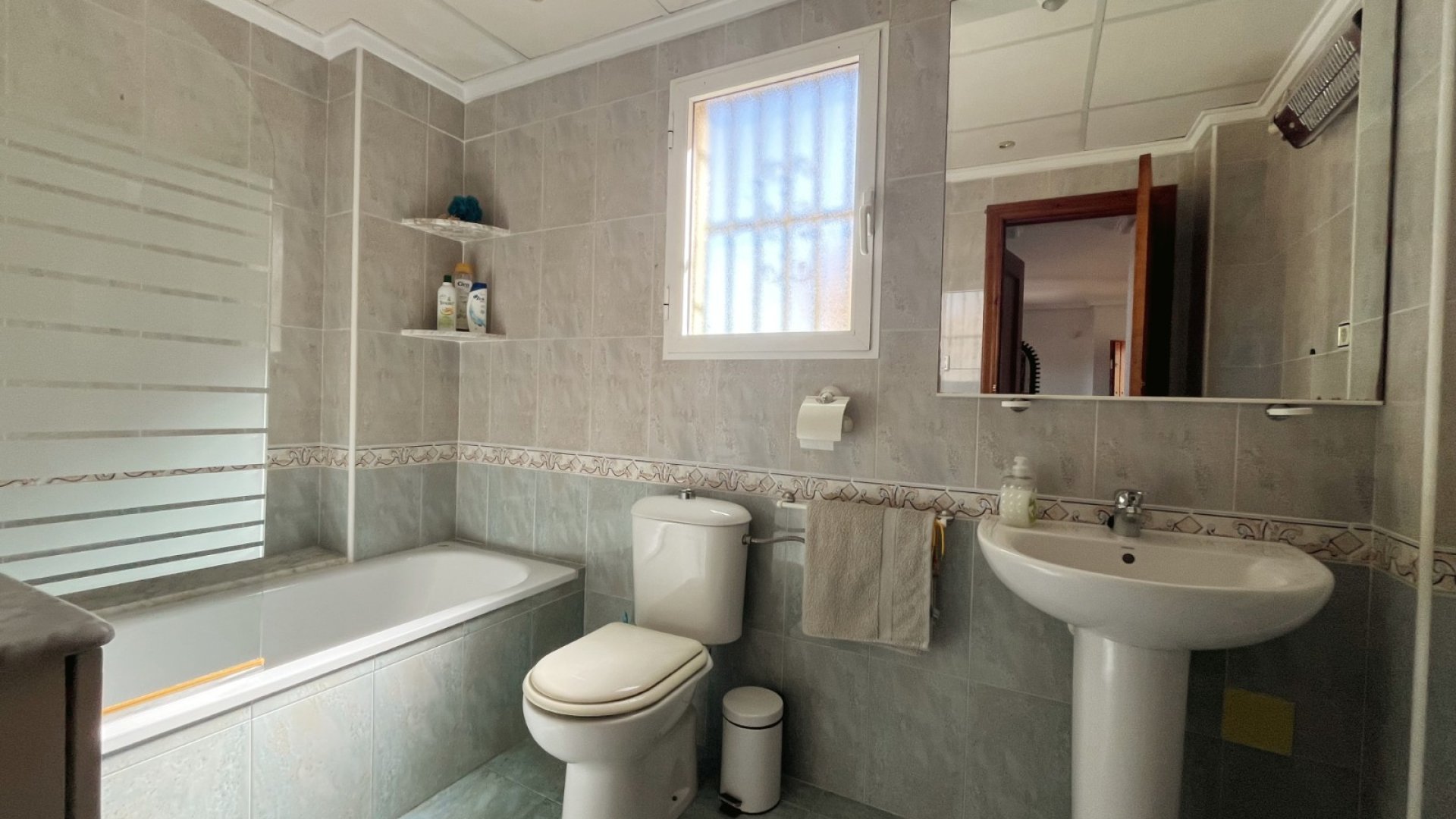 Revente - Villa -
Algorfa - Montebello