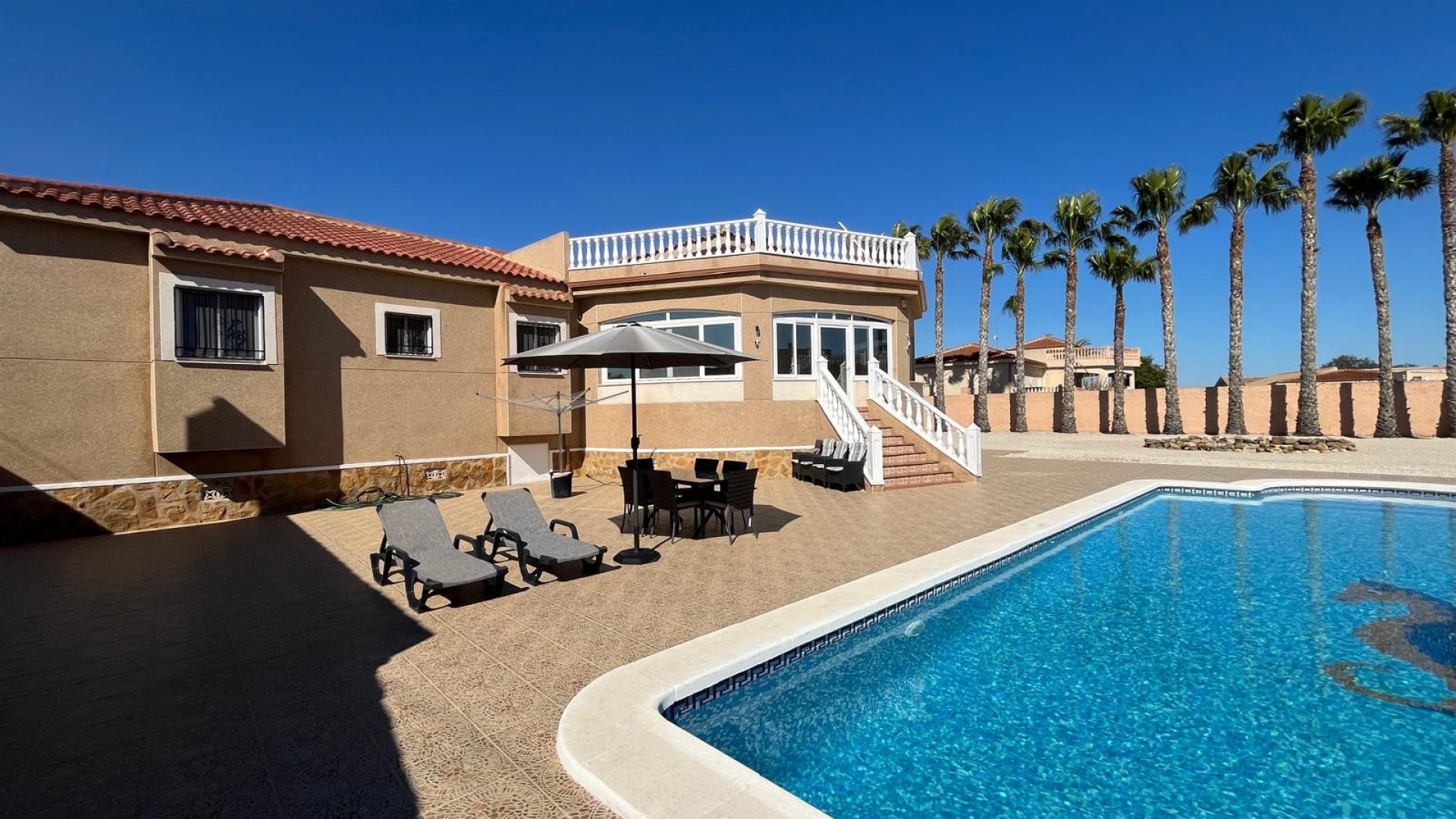 Revente - Villa -
Catral