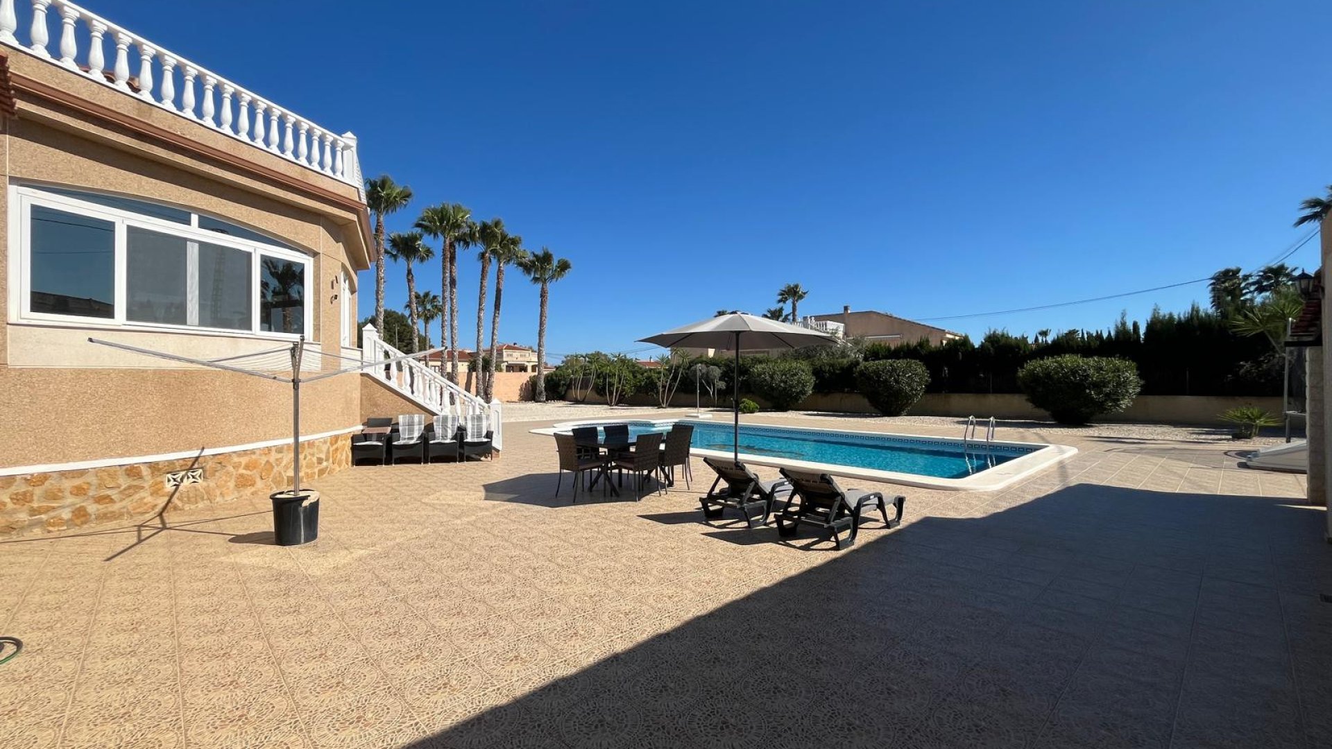 Revente - Villa -
Catral