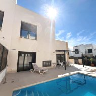 Revente - Villa -
Ciudad Quesada - Pueblo Bravo