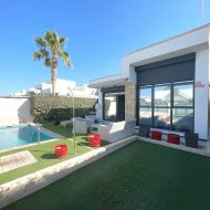 Revente - Villa -
Ciudad Quesada - Pueblo Bravo
