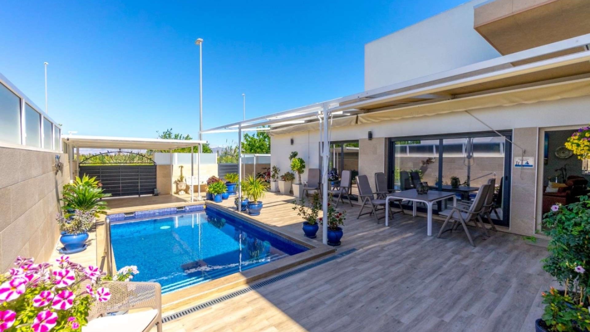 Revente - Villa -
Daya Nueva