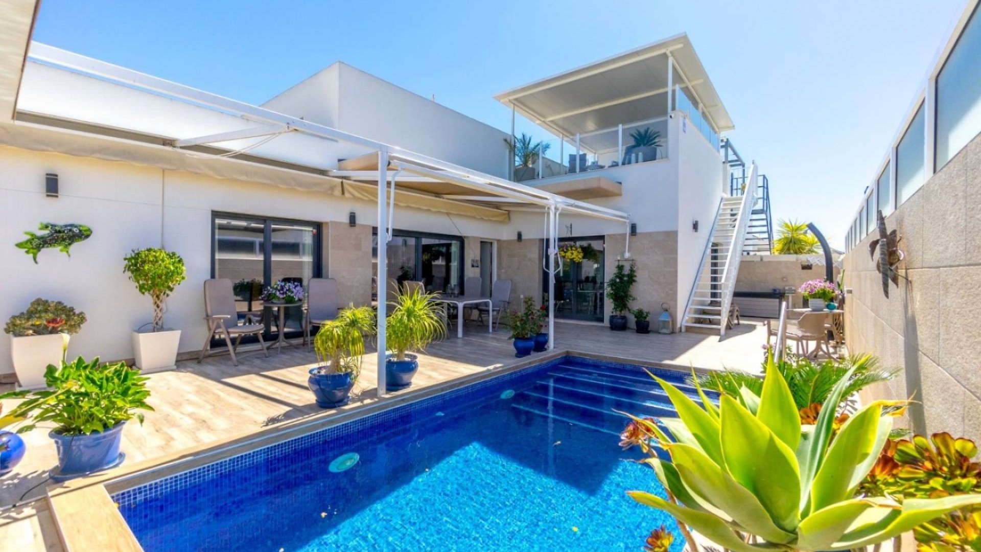 Revente - Villa -
Daya Nueva