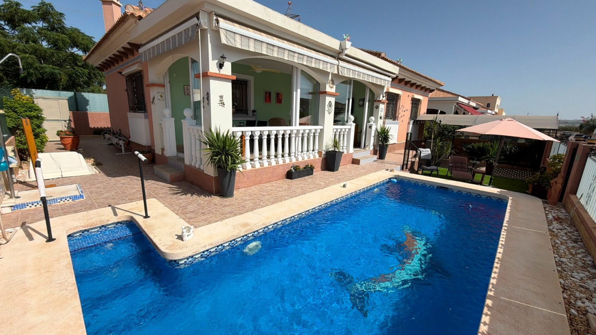 Revente - Villa -
Los Montesinos - La Herrada