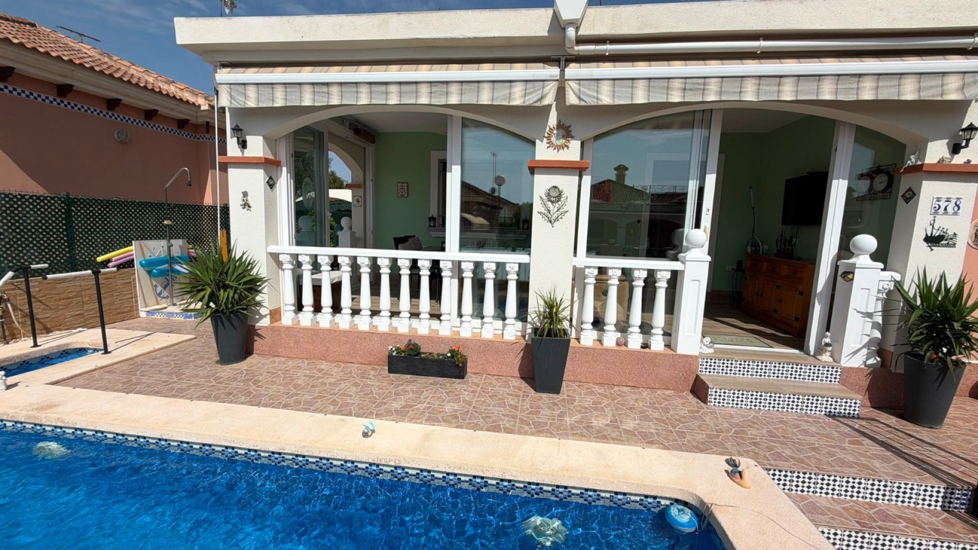 Revente - Villa -
Los Montesinos - La Herrada