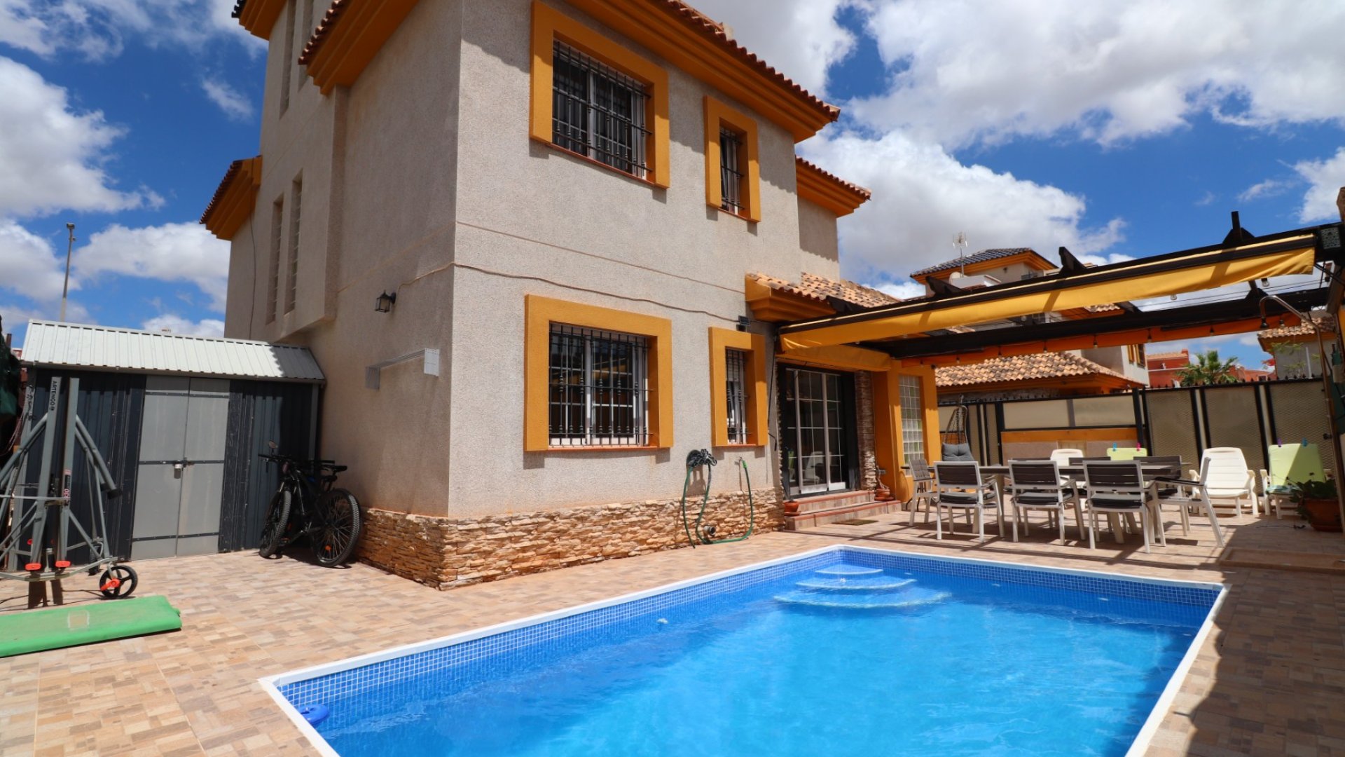Revente - Villa -
Los Montesinos - La Herrada