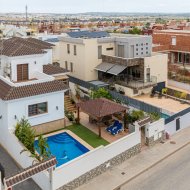 Revente - Villa -
Los Montesinos - La Herrada