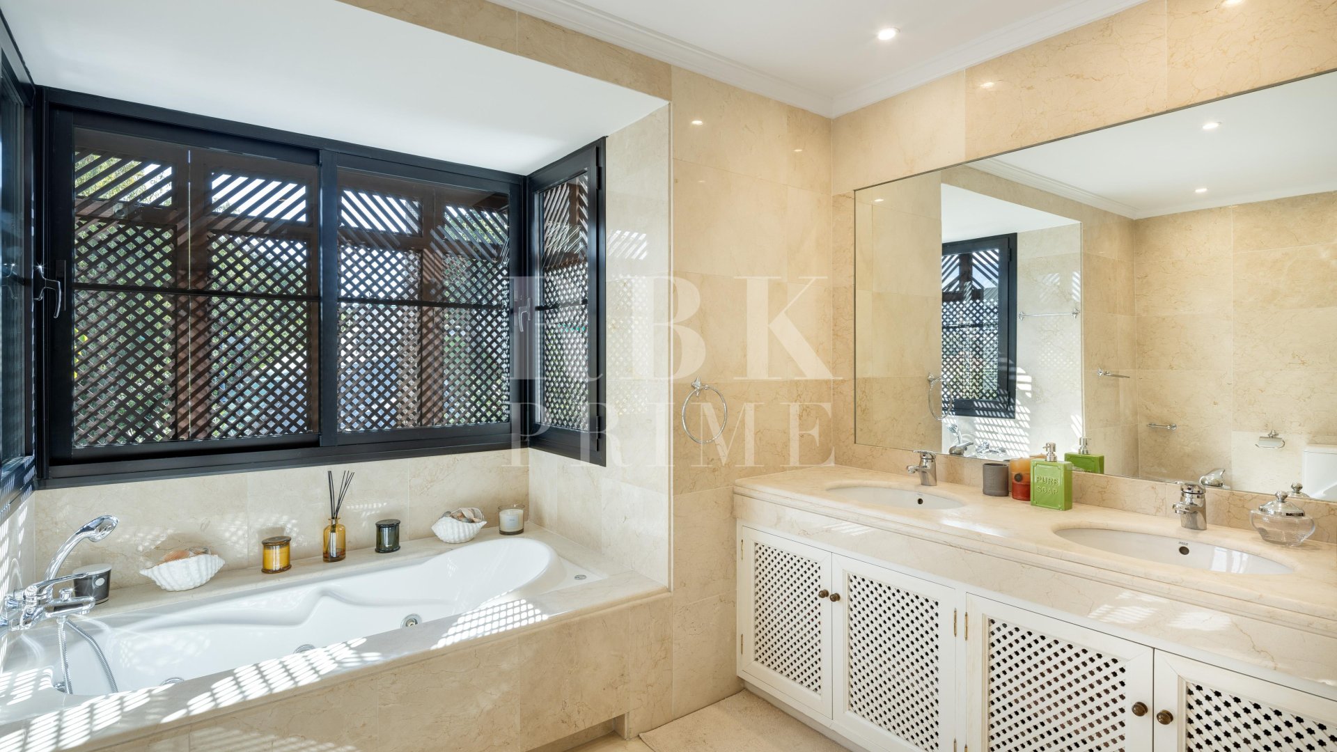 Revente - Villa -
Malaga - Benahavís