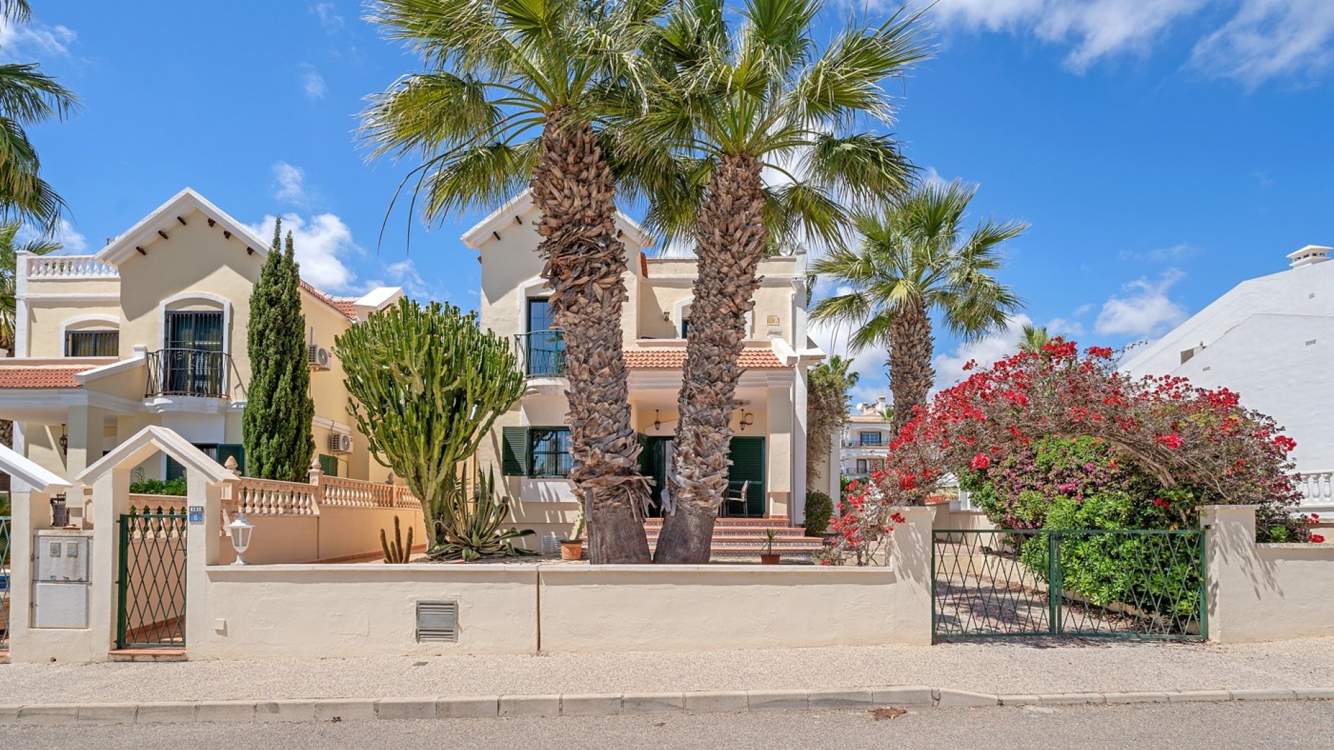 Revente - Villa -
Orihuela Costa - Los Dolses